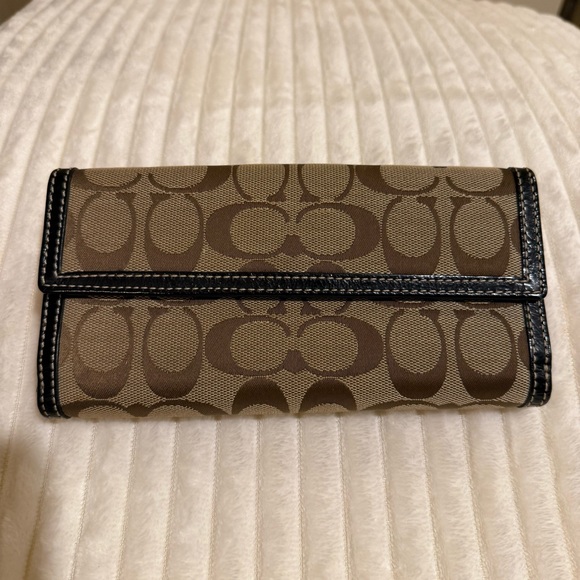 Coach signature logo khaki/brown long wallet with turnkey lock. EUC - Picture 2 of 12
